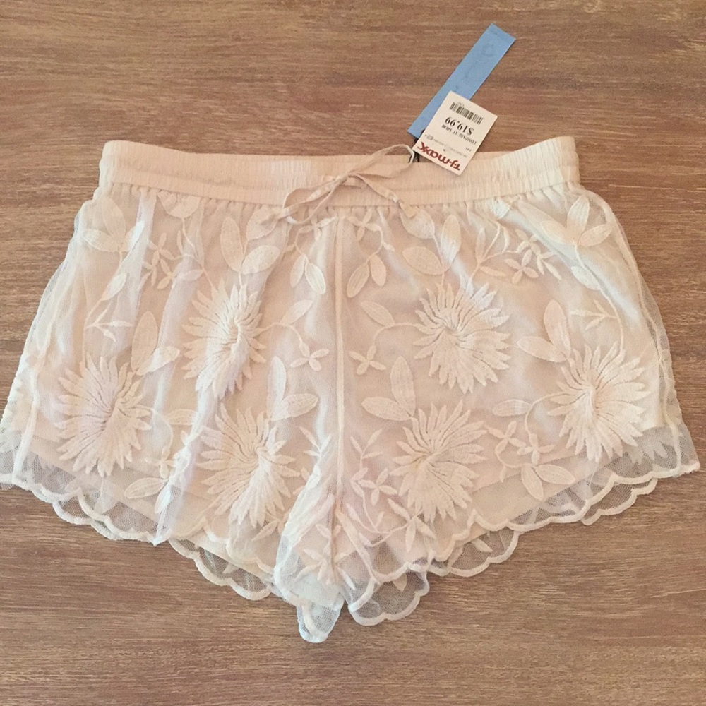 Solitaire Swim Embroidered Lace Shorts M